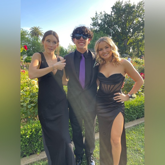 BLACK CORSET PROM DRESS - Picture 4 of 4